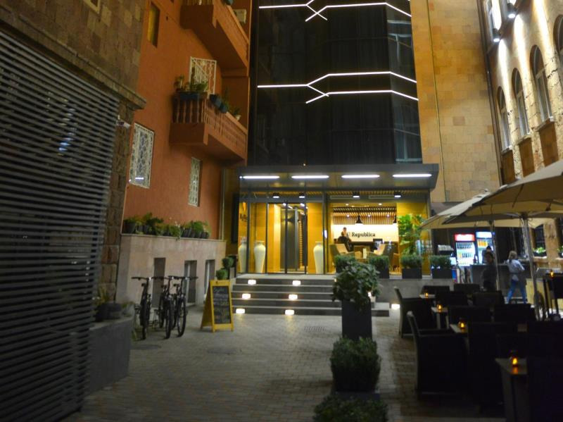 Republica Hotel Erevan Exterior foto